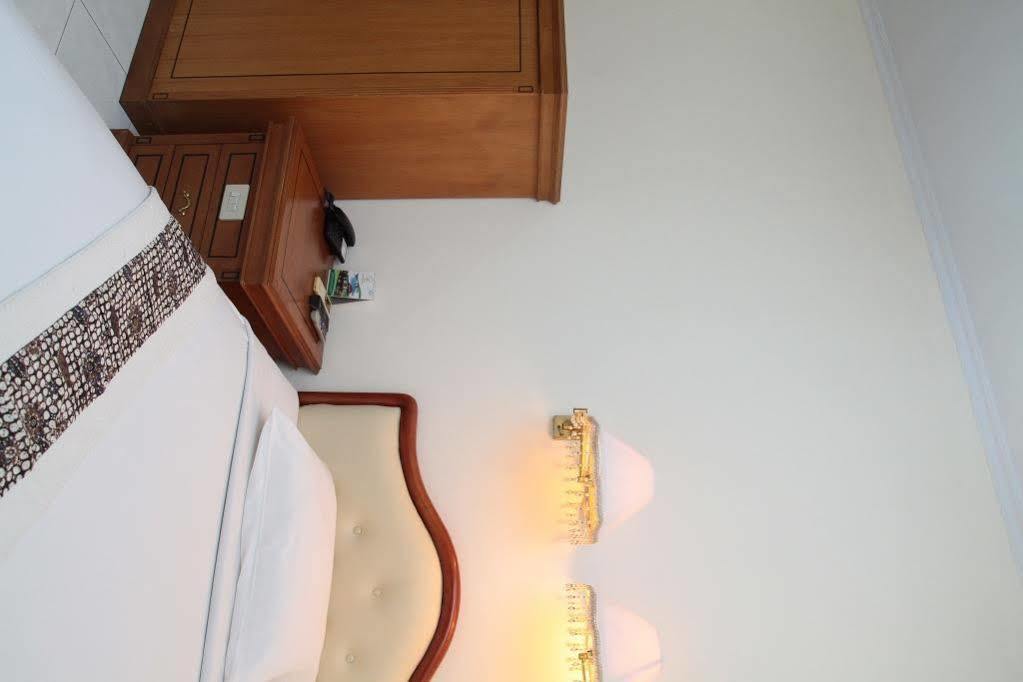 Reddoorz Plus Near Kemang Raya Yakarta Exterior foto