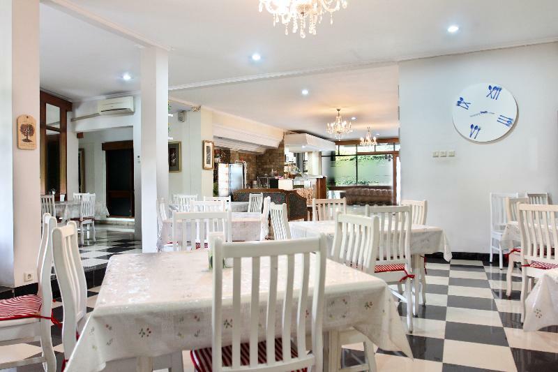 Reddoorz Plus Near Kemang Raya Yakarta Exterior foto